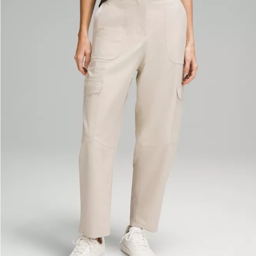 Lululemon Women’s light utilitech Cargo Pocket High Rise pant